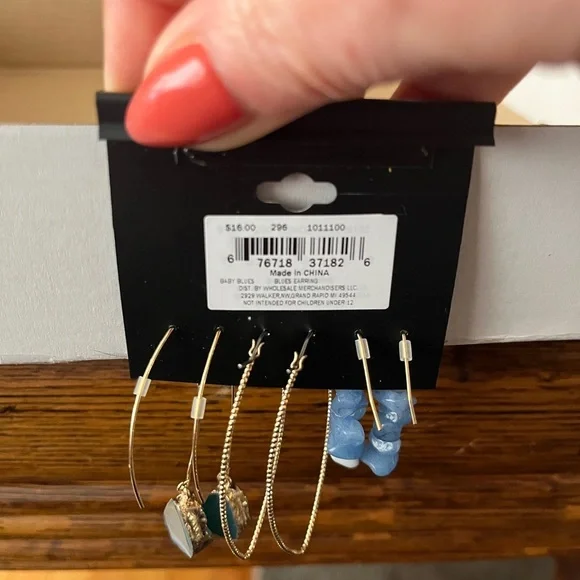 Elegant Blue and Gold Earrings Collection - Picture 3 of 4